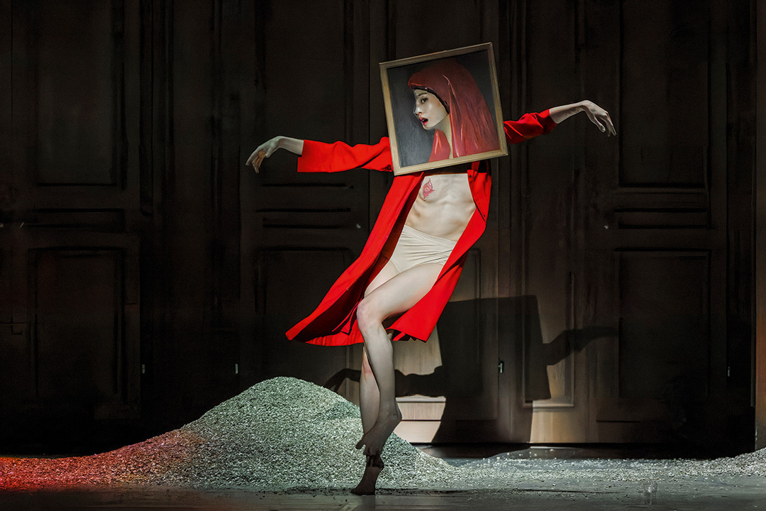 *Dido and Aeneas* by Peeping Tom, Theater Basel; photo: Ingo Höhn