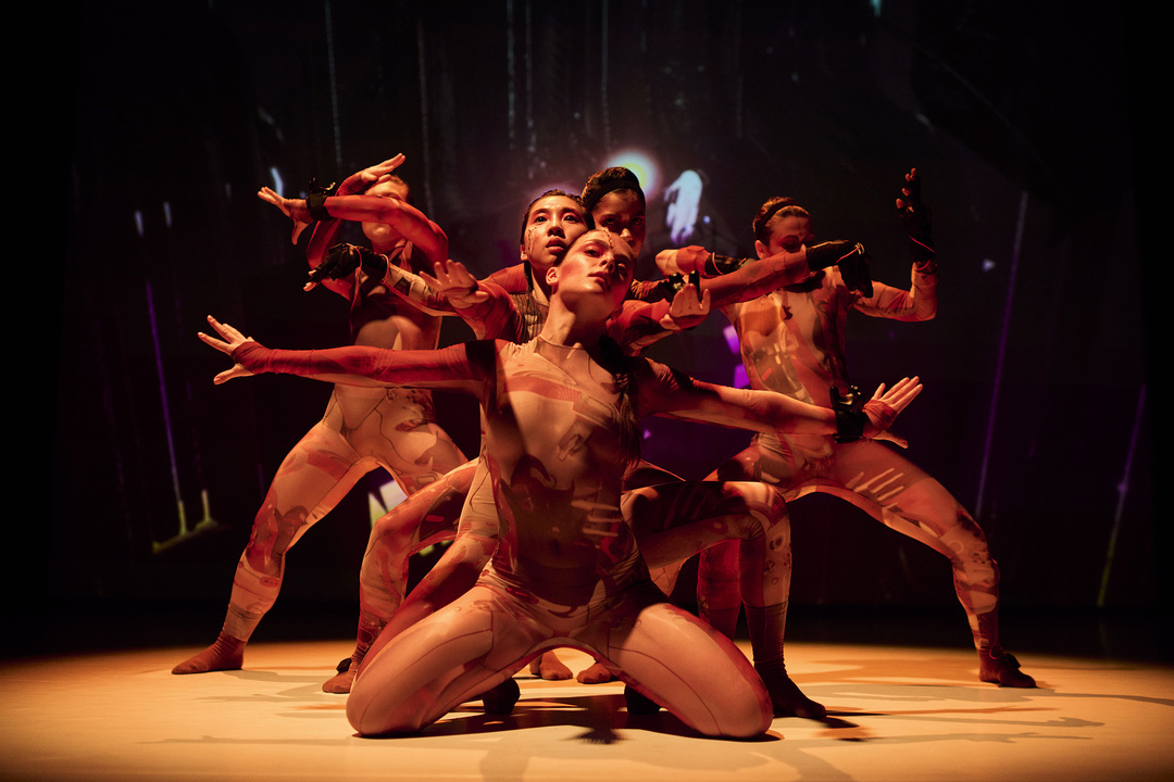 *The Ghost in the Glitch* by Brig Huezo, ensemble, Oper Köln; photo and background: Nathan Ishar / studio pramudiya