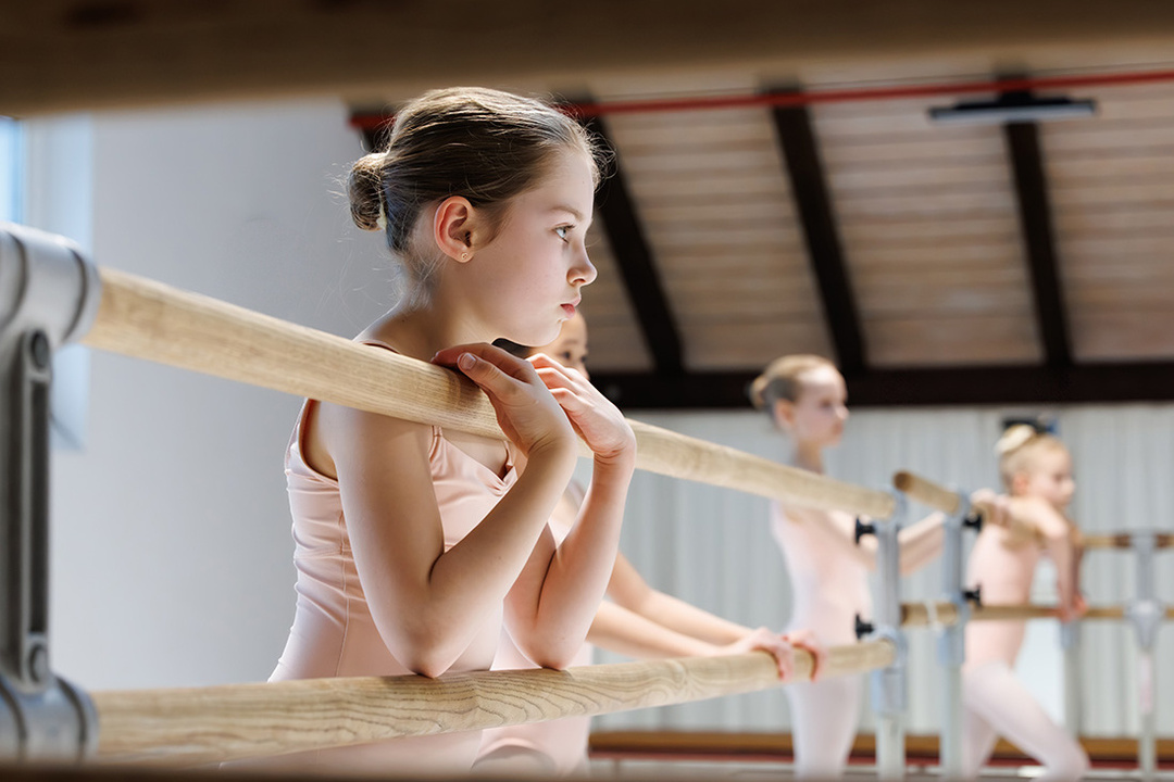 Ballet Academy of the University of Music and Performing Arts Munich; photo and background: Marie-Laure Briane