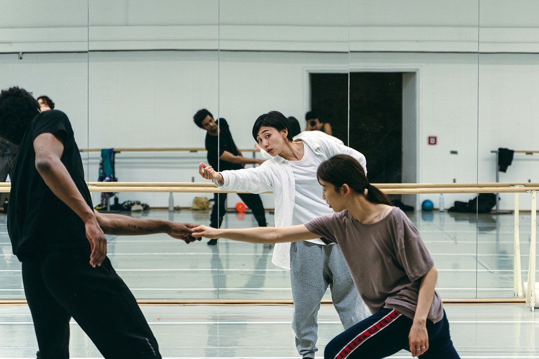 During rehearsals for *Timeless*, Hessian State Ballet; photo and background: Tatsuki Takada