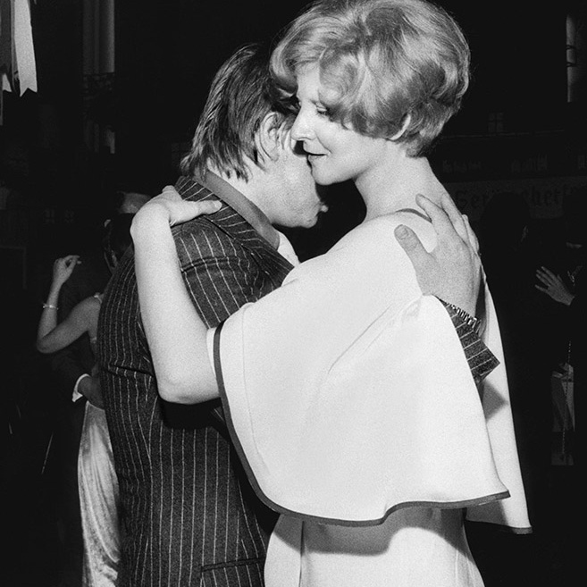 Irm Herrmann mit Rainer Werner Fassbinder im Juni 1972 nach der Verleihung der Bundesfilmpreise, Foto: picture alliance / Sammlung Richter | Sammlung Richter/LB