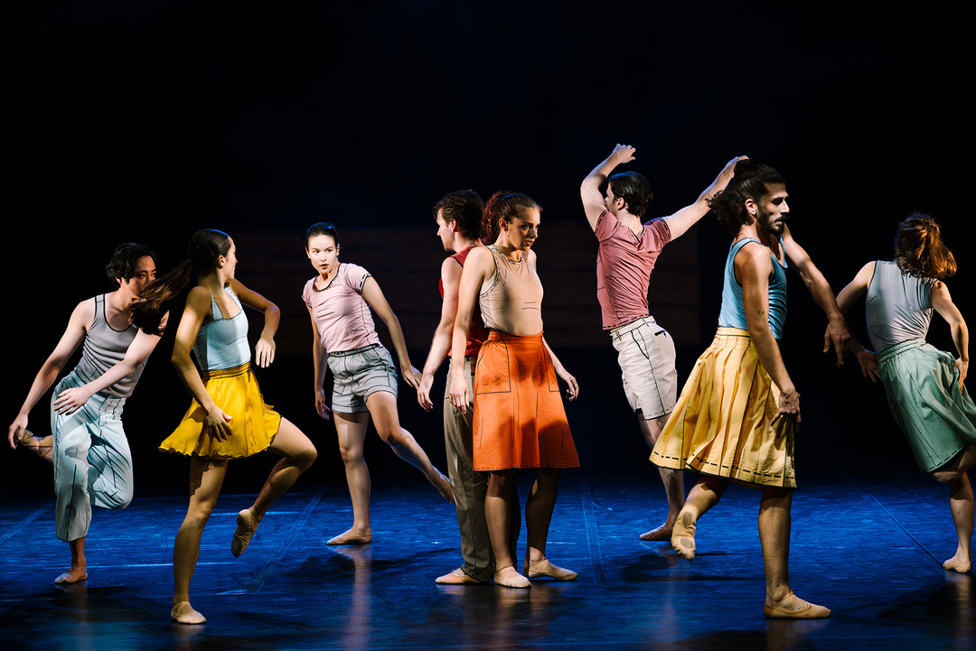 *Schweben – Halb du, halb ich* by Torsten Händler with Noé Plasencia, Franziska Schüller and Emma Lucia Barattini; photo and background: Theresa Lange