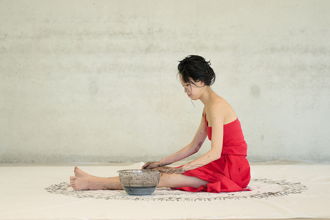*54 Hours Performances* as part of the "Free Interdisciplinary Performance Lab", a teaching project by Marina Abramović with students from the Folkwang University of the Arts, 2023; photo: Gustav Glas