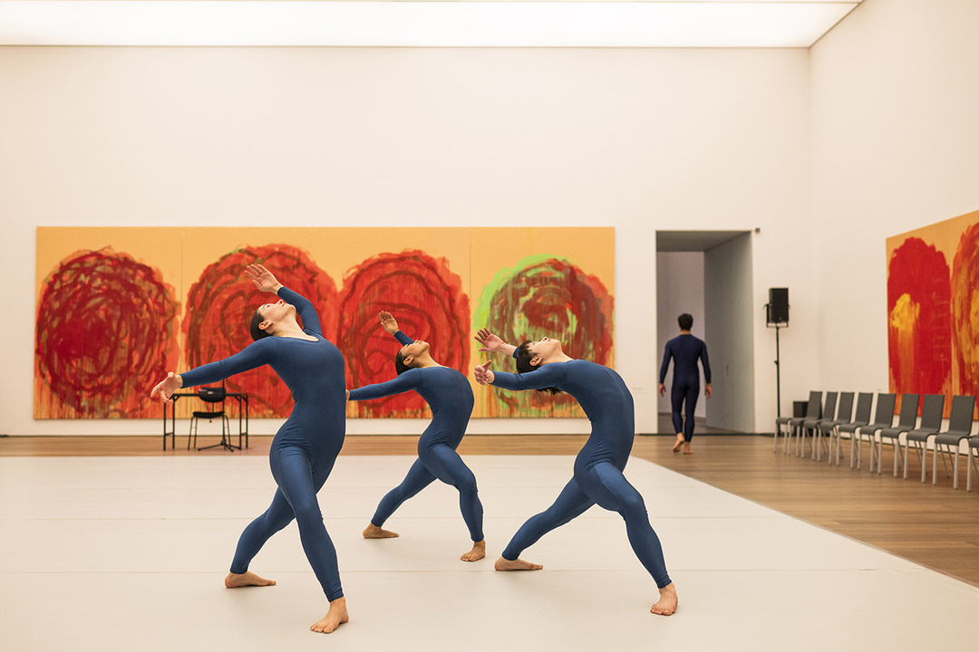 Dancers from the Gärtnerplatztheater Munich | Dancing Postmodernism | Merce Cunningham, exhibition view from *Five Friends. John Cage, Merce Cunningham, Jasper Johns, Robert Rauschenberg, Cy Twombly*, Museum Brandhorst, Munich, 2025; photo: Anna Schnauss / Museum Brandhorst