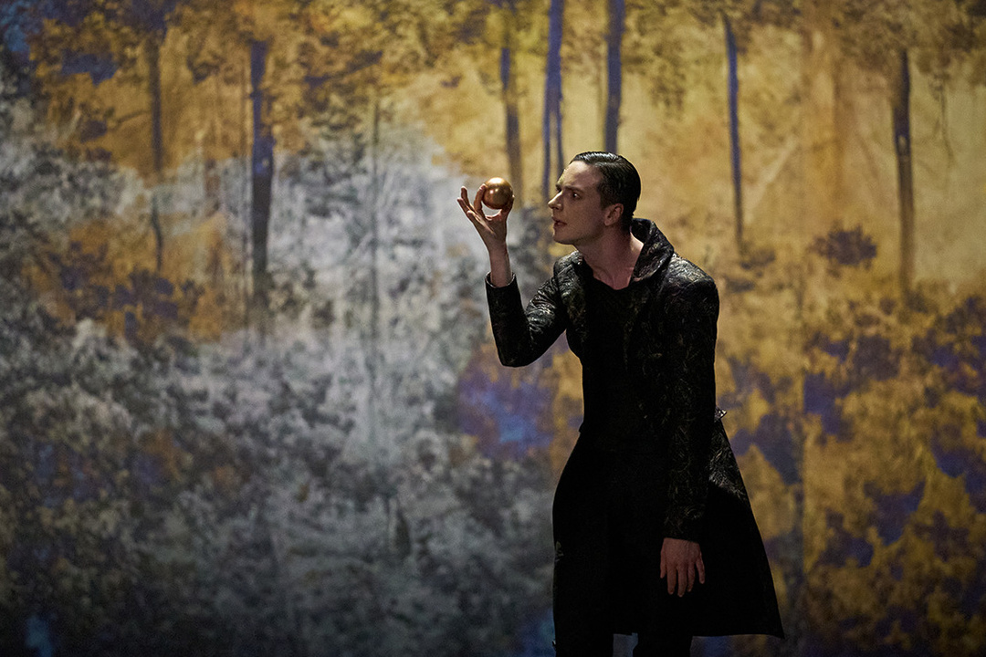 Jan Casier as the Lover in *Fearful Symmetries* by Christian Spuck, Berlin State Ballet; photo and background: Carlos Quezada