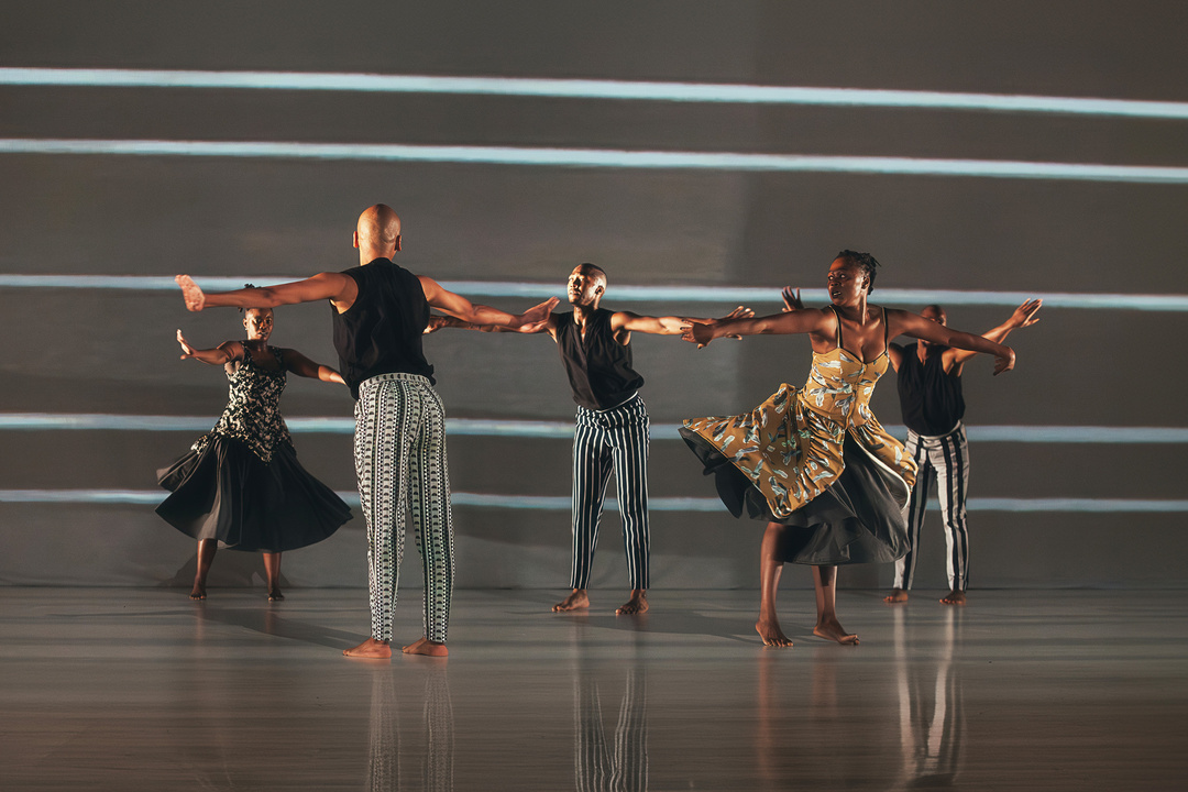 Dada Masilo and her ensemble in *Hamlet*, 2024; photo and background: Lauge Sorensen