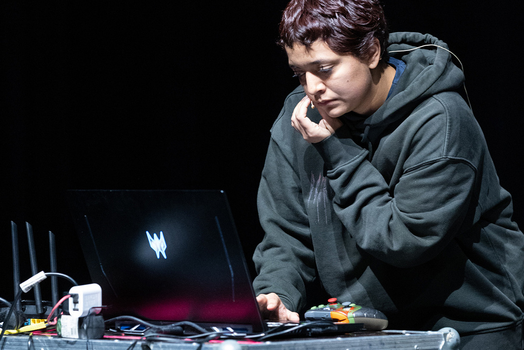 Brig Huezo with dancer Darya Myasnikova during the research process for *Glitchcore Wounds: A Digital Dance Tragedy*; photos: Robin Junicke