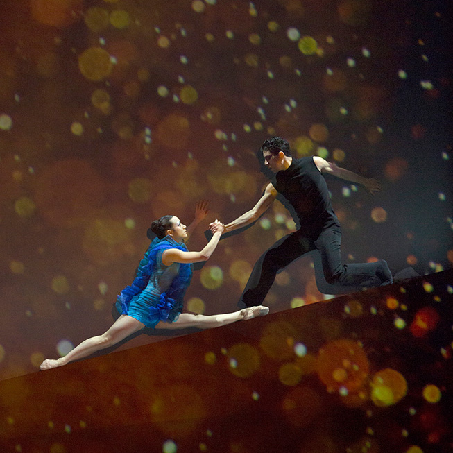 Larissa Guerra (Eurydice), Filippo Italiano (Orpheus); photo: Harald Dietz