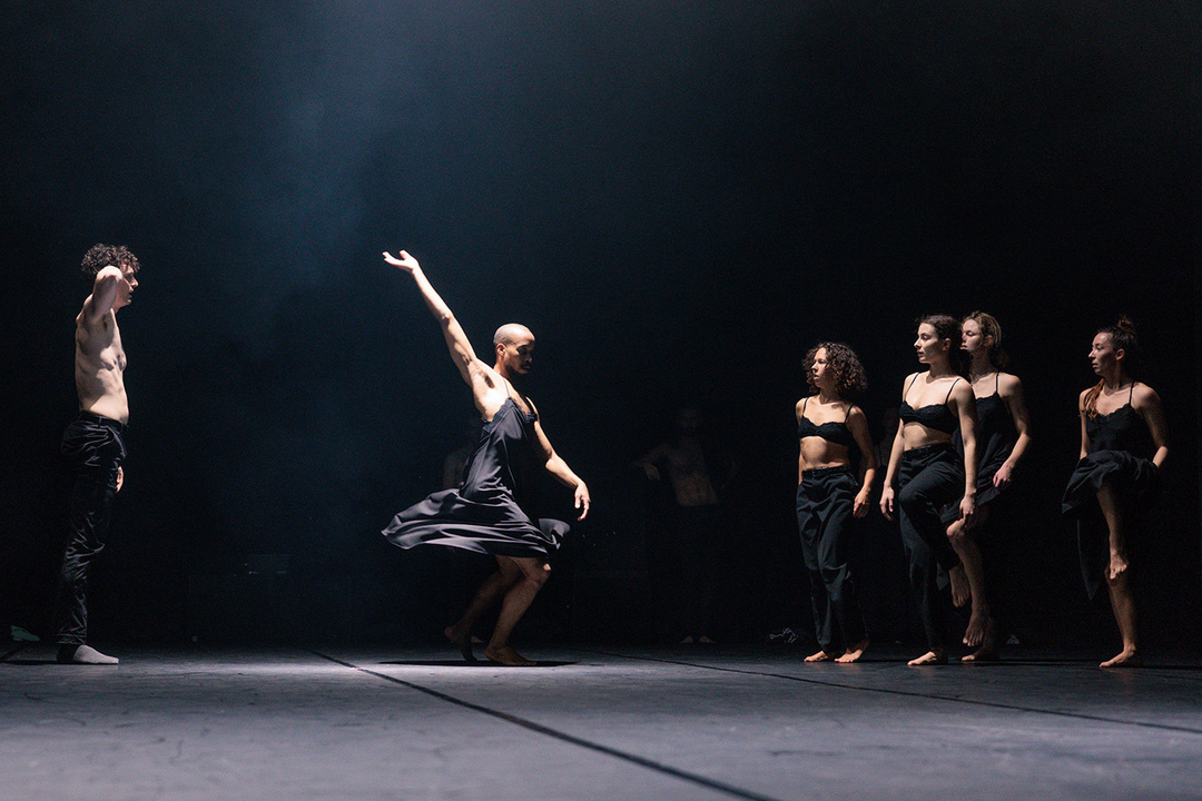 Sam Young-Wright, Yan Leiva, Sophia Borney, Marina Kladi, Lottie Hawkins and Solène Schnüriger in *Abschied* by Emanuel Gat; photo: Dominik Mentzos