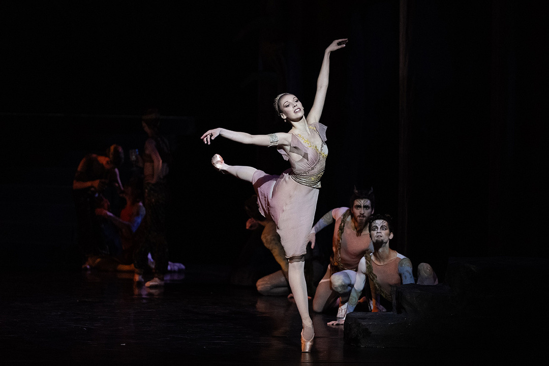 Roxane Stojanov in *Sylvia* by Manuel Legris; photo: Yonathan Kellerman