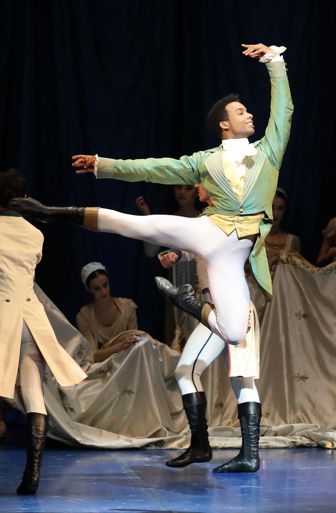 Osiel Gouneo (Philostrat) in «Ein Sommernachtstraum». (Foto: Wilfried Hösl)