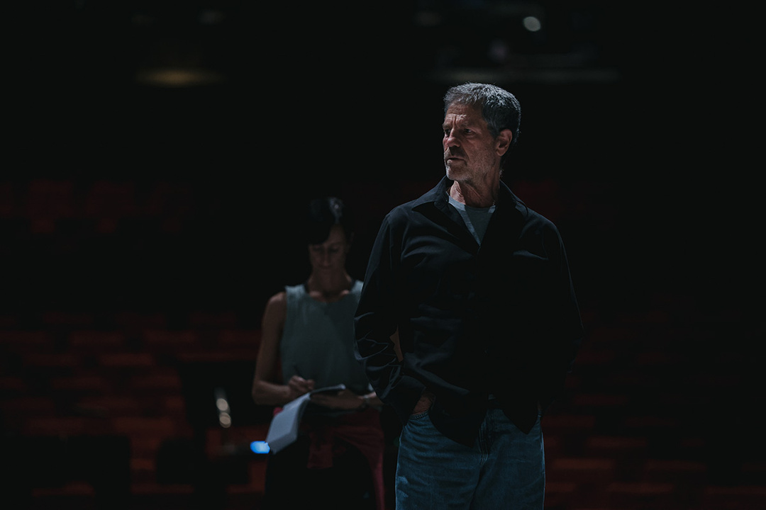 Ohad Naharin rehearsing *Last Work*, Hessian State Ballet, Staatstheater Darmstadt, 2023; photo: De-Da Productions