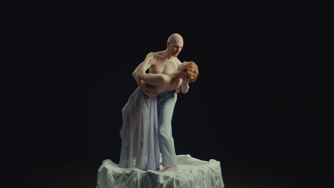 Alina Cyranek's *Fassaden*, filmstill; photo and background: Rotzfrech Cinema