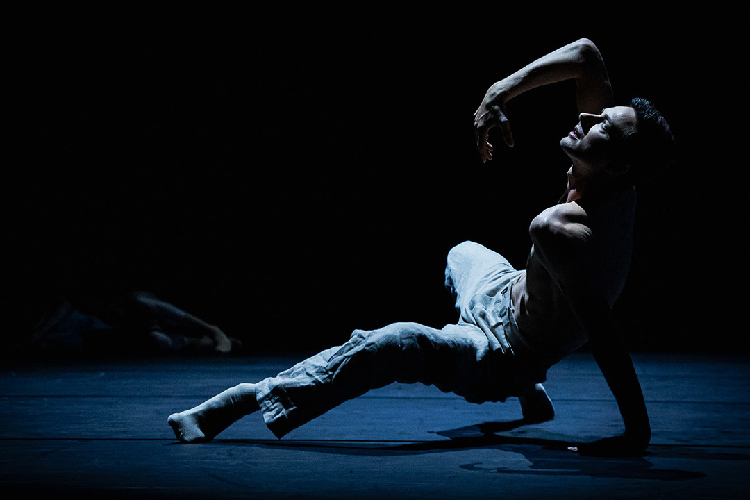 Jan Casier in *Gods and Dogs* by Jiří Kylián, Berlin State Ballet; photo: Yan Revazov