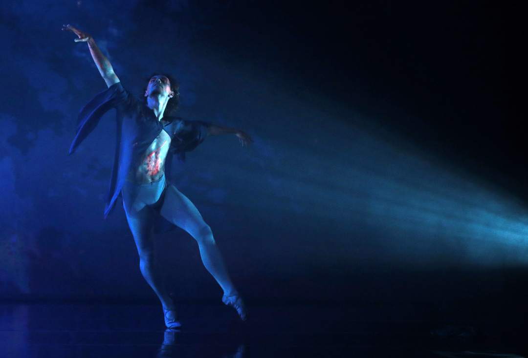 Photos: Sergei Polunin in *Bolero*, Global Values ​​Festival at the Lunacharsky Sevastopol Russian Drama Theatre in Crimea, 2021; © Imago / ITAR-TASS