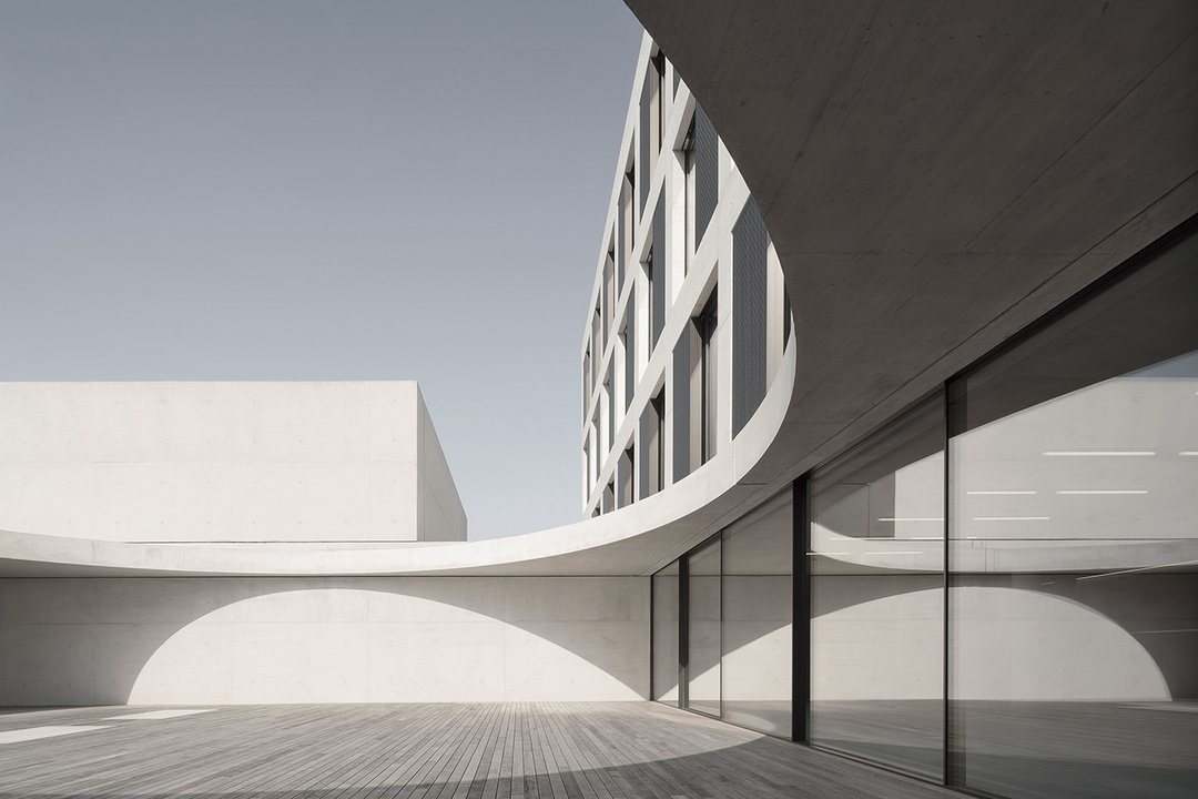 John Cranko School; photo and background: Brigida González / Burger Rudacs Architekten