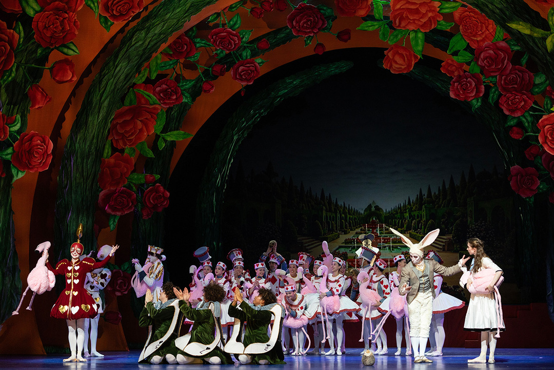 *Wunderland* by Alexei Ratmansky, Hamburg Ballet; photo and background: Kiran West
