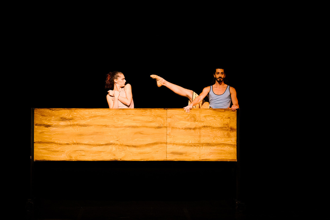 *Schweben – Halb du, halb ich* by Torsten Händler with Noé Plasencia, Franziska Schüller and Emma Lucia Barattini; photo and background: Theresa Lange