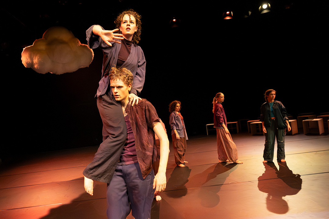 *Fühler* at Junges SchauSpielHaus; photo and background: Sinje Hasheider