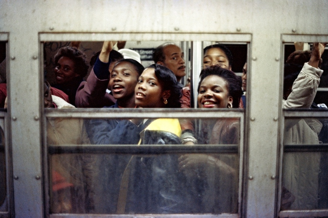 Jamel Shabazz, *Rush Hour, NYC 1988*; photo and background: © Jamel Shabazz, Courtesy Galerie Bene Taschen, Köln