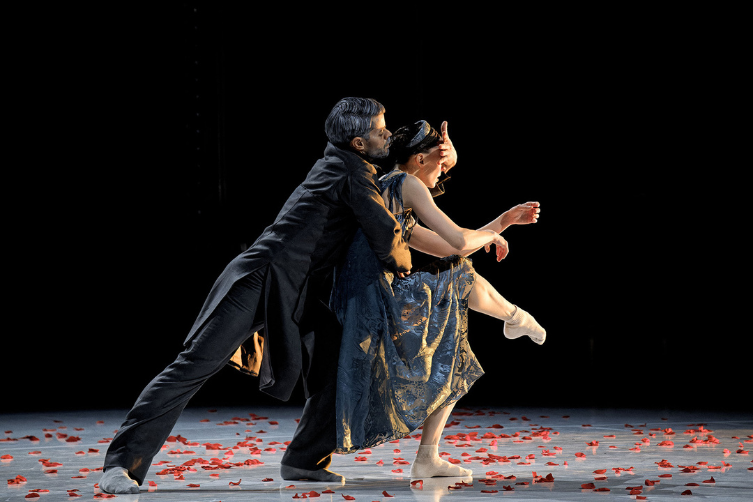 *Hamlet* by Bryan Arias, Ballet de l'Opéra national du Rhin; Photo: Agathe Poupeney