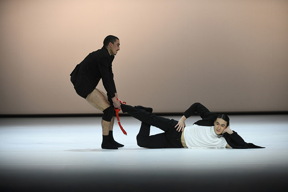 *Emotions of Dance* by Alex Kros; photos and background: Heiko Sandelmann