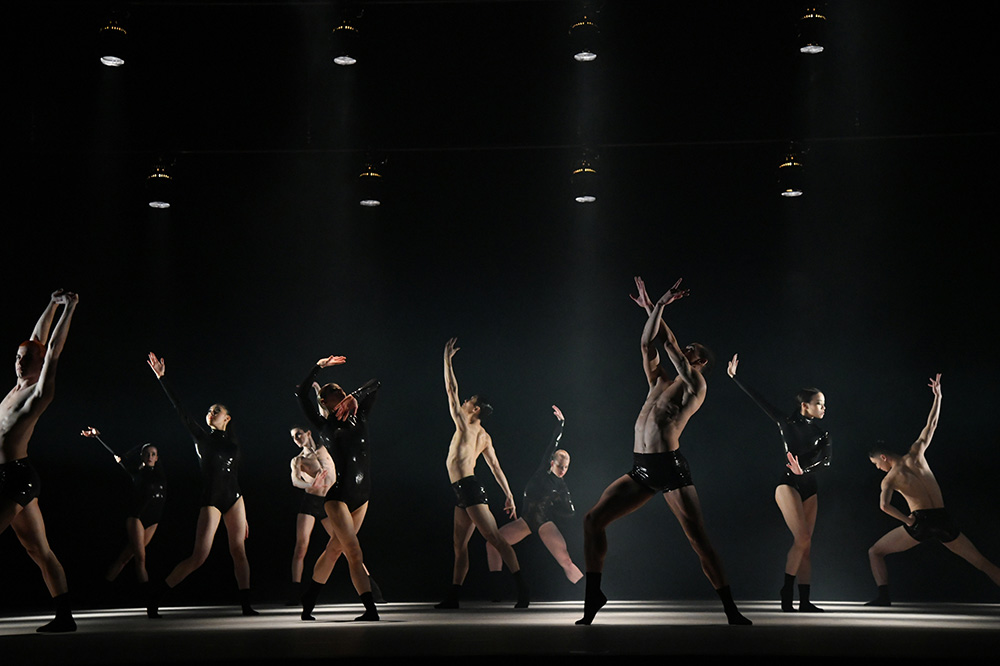 *Emotions of Dance* by Alex Kros; photos and background: Heiko Sandelmann