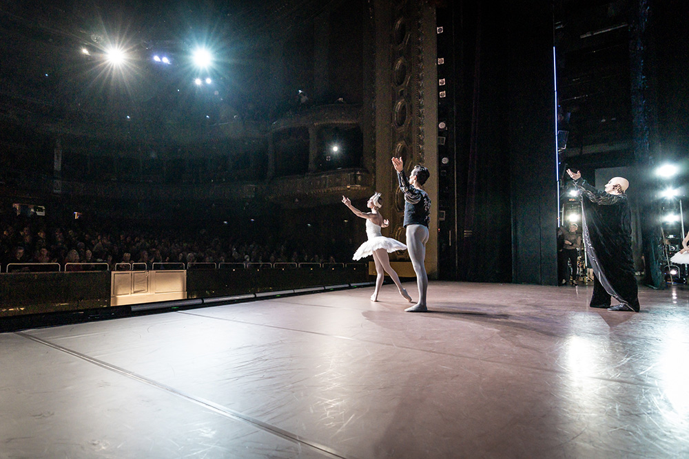*Swan Lake*, Stuttgart Ballet; photo: Roman Novitzky