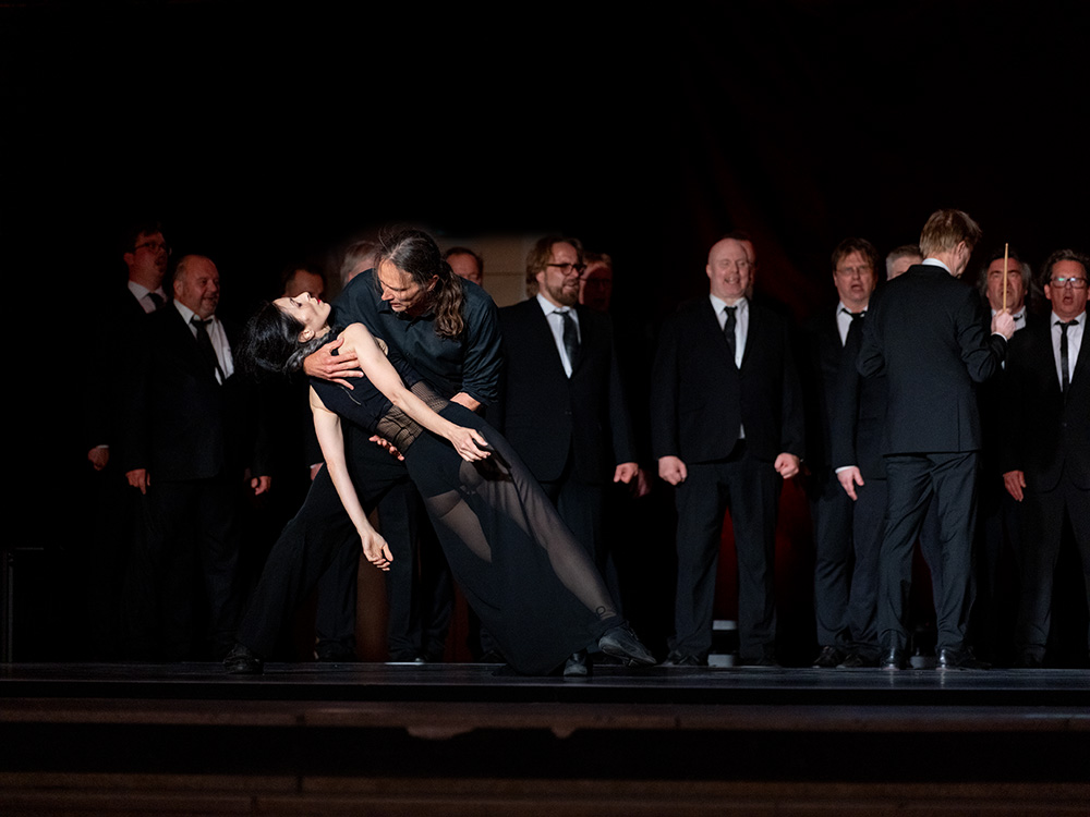*Rage* with Sara Orselli and Juha Marsalo; photo: Carolyn Carlson