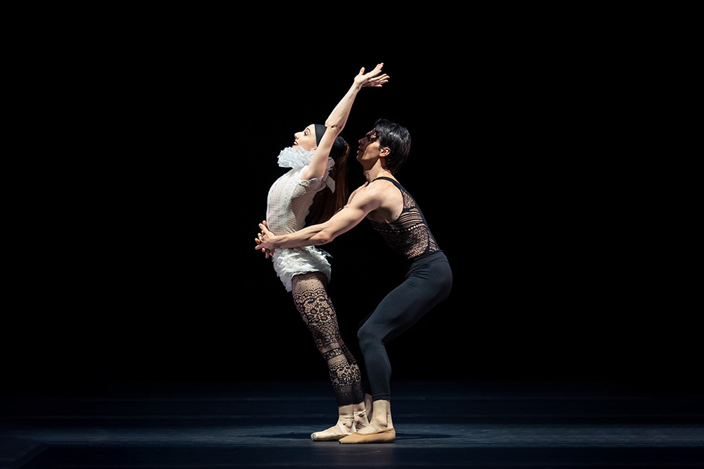 Fiona McGee and Calogero Failla in *Marsch, Walzer, Polka* by Martin Schläpfer, 2021: photo: Wiener Staatsballett/Ashley Taylor
