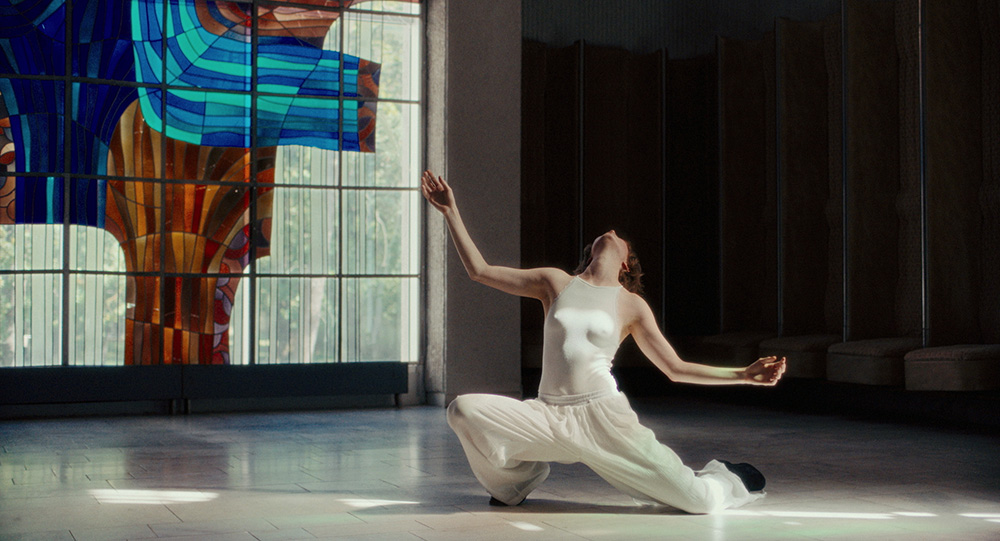 ARTE production *Dance plus City*: *Circus of Love and Lament* by Marta Pulk, with Arturs Nīgalis and Marite Supe, circus arena in Riga, Latvia; photo: Just a moment, Air Productions, Stellar Film, Tag Film, Moon Man, ARTE G.E.I.E.
