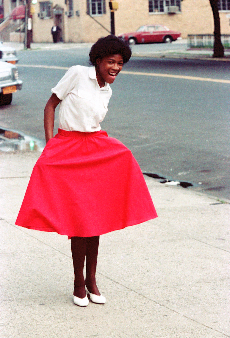 Jamel Shabazz, *Fly Girl, Brownsville Brooklyn, NYC 1980*; © Jamel Shabazz, Courtesy Galerie Bene Taschen, Köln