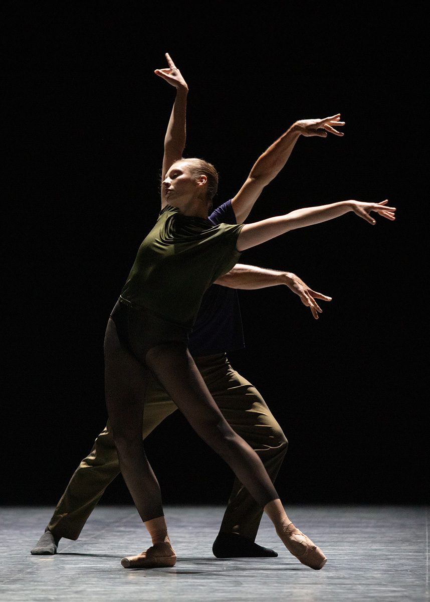 Roxane Stojanov in *Rearray* by William Forsythe; photo: Ann Ray