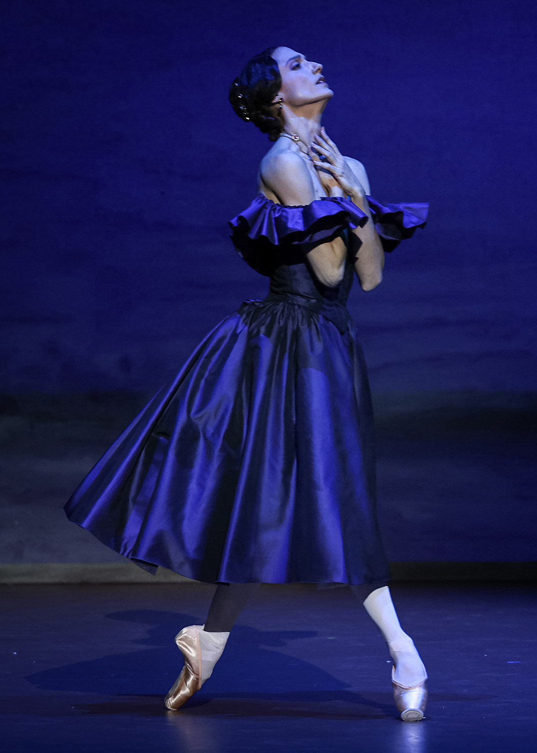 Dorothée Gilbert in *La Dame aux camélias* by John Neumeier; photo: Maria-Helena Buckley