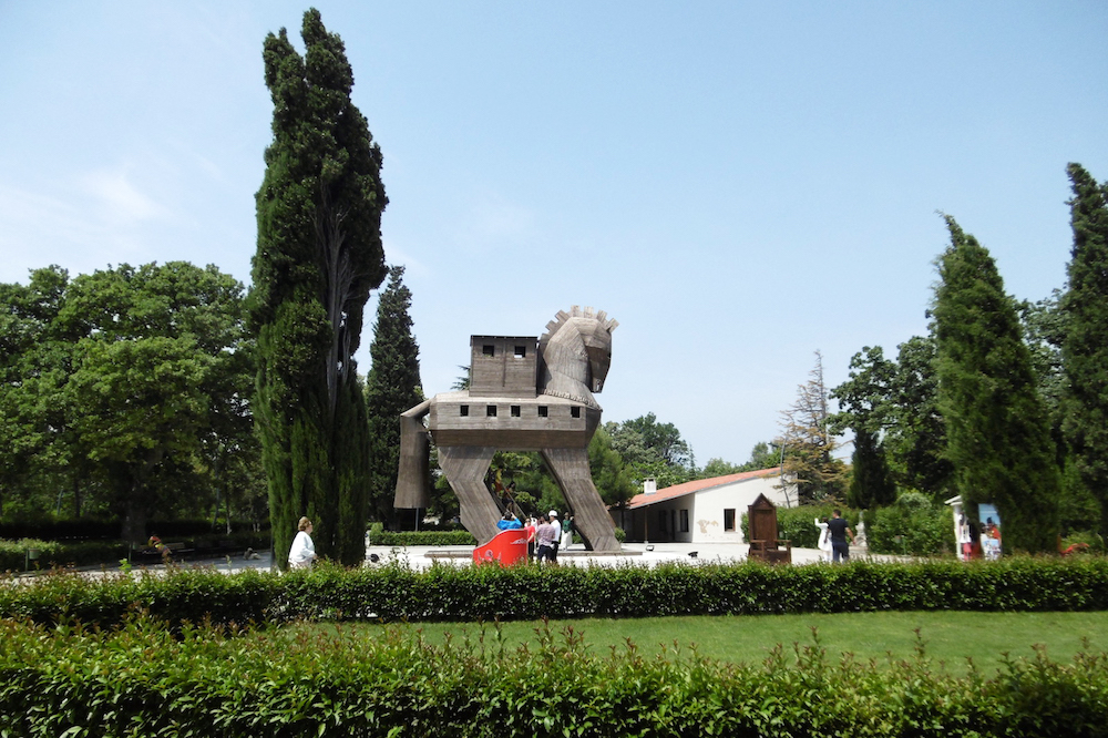 Spaß für Groß und Klein. Das trojanische Pferd am Ort des Geschehens, Foto: Dorion Weickmann