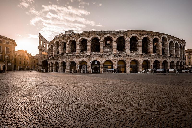 Auch noch abgesperrt: die Arena di Verona, Foto: picture alliance/Westend61