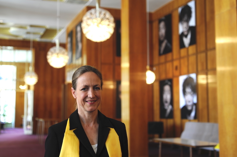 Sibylle Naundorf im Foyer der Oper Leipzig, Foto: Torben Ibs