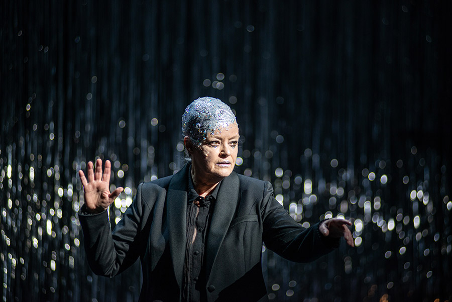 Josefin Platt als Der Mond über Soho, Foto: JR Berliner Ensemble